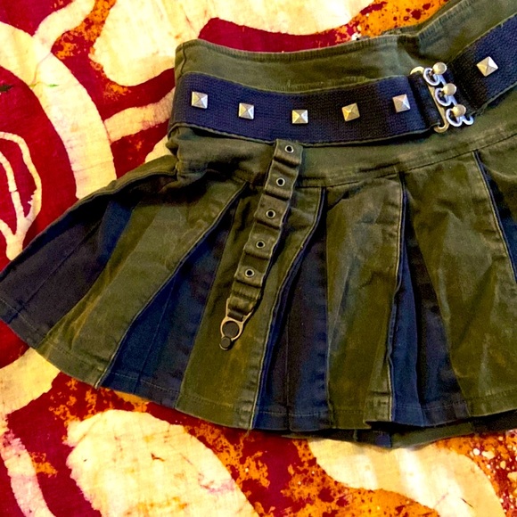 RARE 90’s VTG. TRIPP NYC GREEN & BLACK PLEATED MINI SKIRT W/STRAPS-LG~LIKE NEW - Picture 12 of 16
